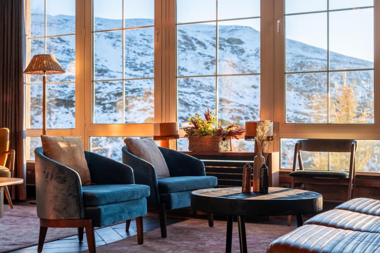 The Mountains Hotel เซียร์ราเนบาดา ภายนอก รูปภาพ